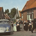 10kalenderbillede maj-2 1960-Kirchgang in Volendam
